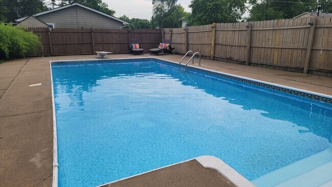 Building Photo - Private Pool, Firepit, BBQ - A FUN place to RELAX. Fully furnished and fully stocked.