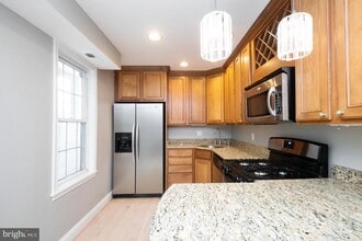Building Photo - 520 S Bethel St