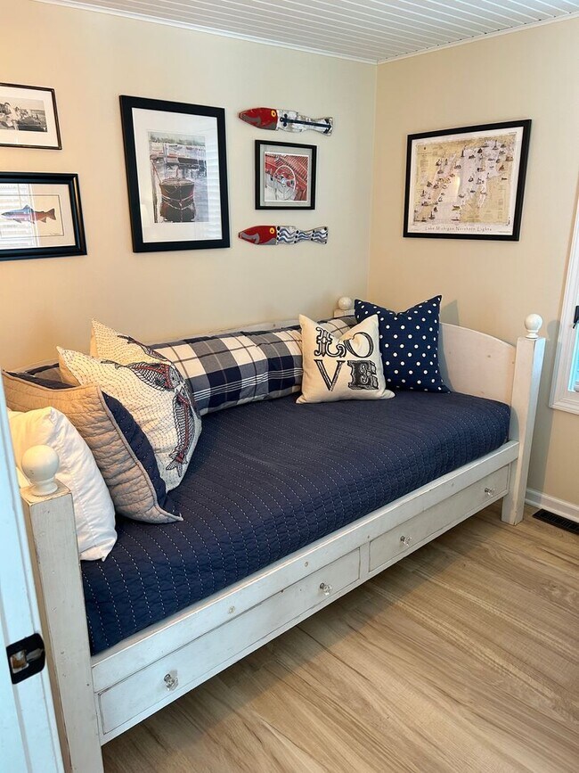 Building Photo - Home on East Bay – Impeccably Furnished Off-Season Retreat