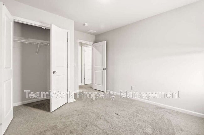 Building Photo - 806 Lilyford Ln