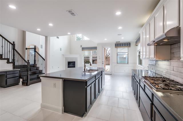 Building Photo - 1221 Dakota St