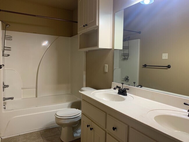 Building Photo - 241 Lariat Dr