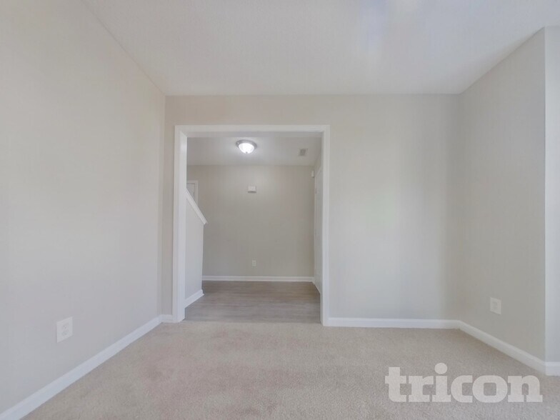 Building Photo - 341 Rosemont Ct