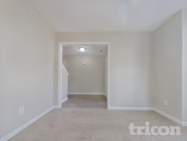 Building Photo - 341 Rosemont Ct