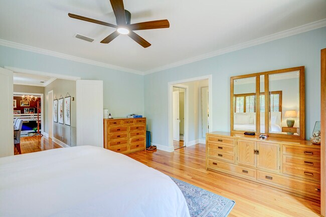 Building Photo - 411 26th St