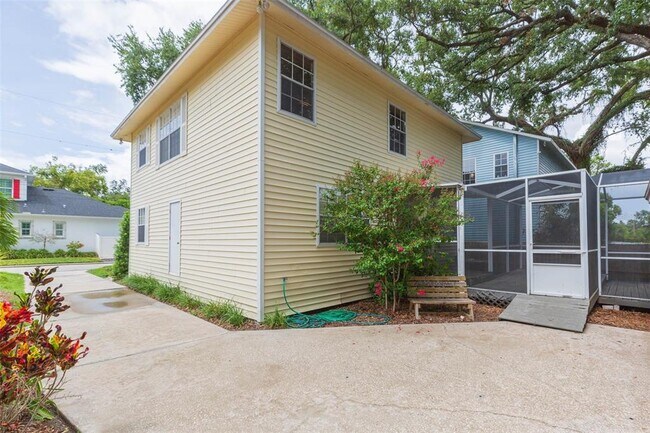 Building Photo - 4210 W Roland St