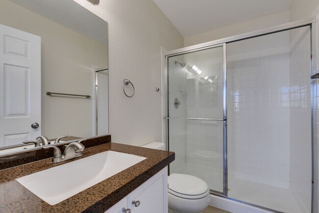 Building Photo - Modern 2-Bedroom Green Valley Townhome