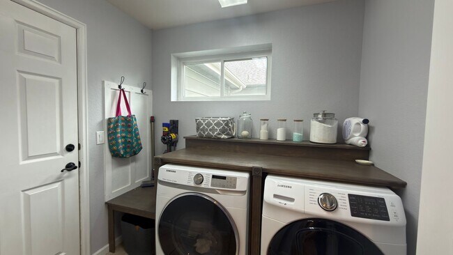 Building Photo - Great Furnished House In Fort Collins