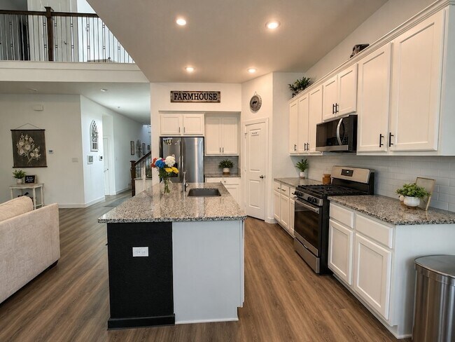 Building Photo - 17111 Crimson Crest Dr