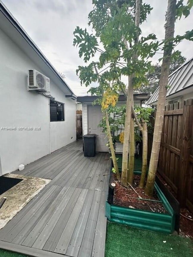 Building Photo - 2827 McKinley St