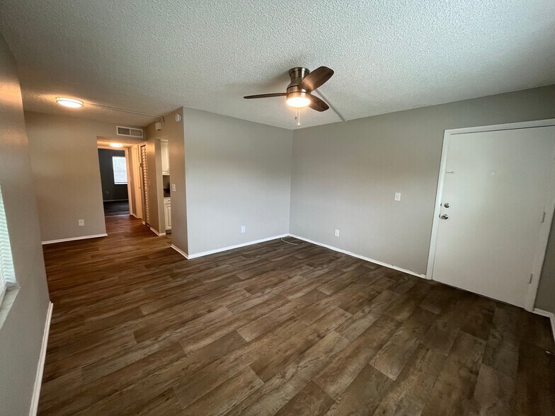 Building Photo - 1 Bed/1 Bath - Unit C1