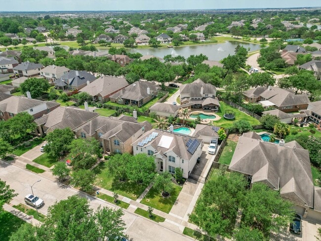 Building Photo - 1510 Lake Grayson Dr