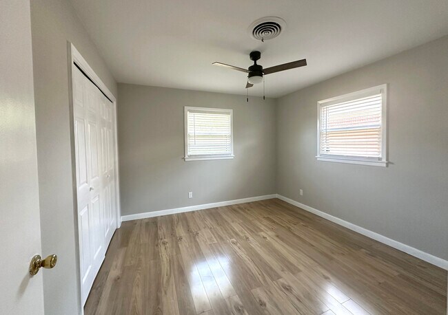 Building Photo - 2009 43rd St