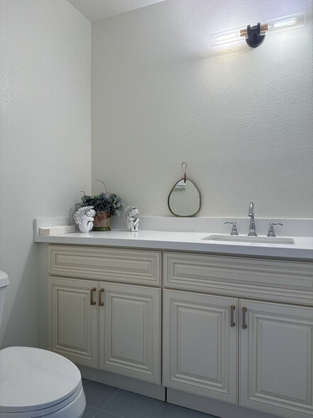 Building Photo - 6240 Ruxton Ct