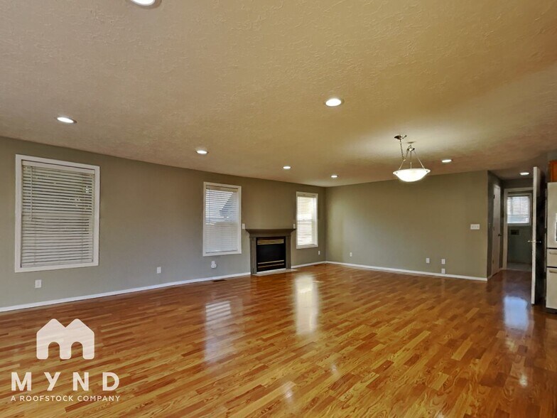 Building Photo - 2711 NE 154th Ct