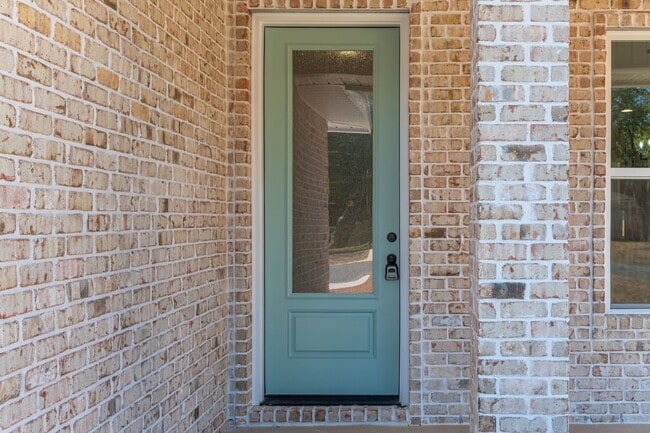 Building Photo - New All Brick 4 Bedroom in Niceville!