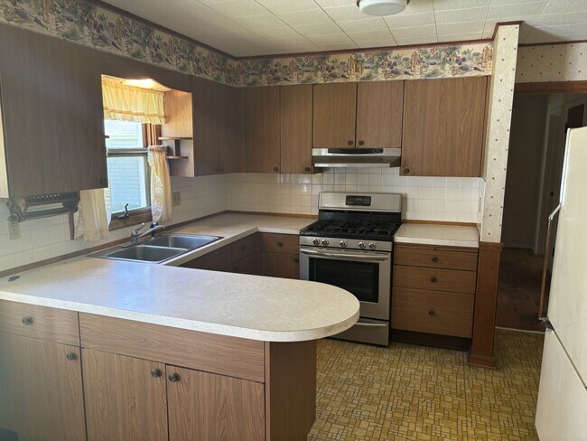 Building Photo - 412 Joan Ave SE