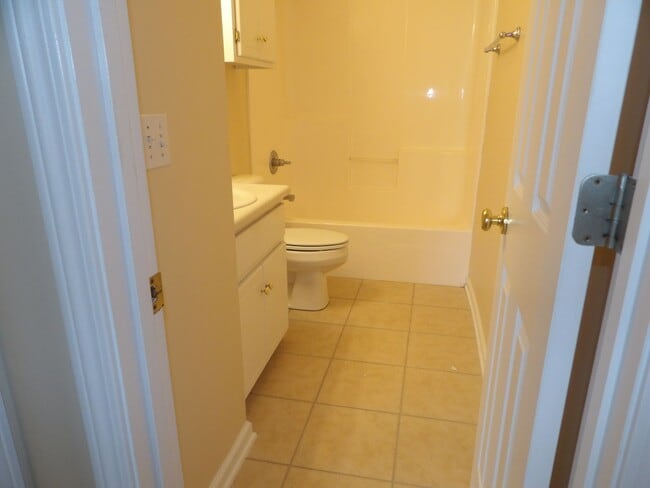 Building Photo - Creekside Townhomes, Enterprise, AL