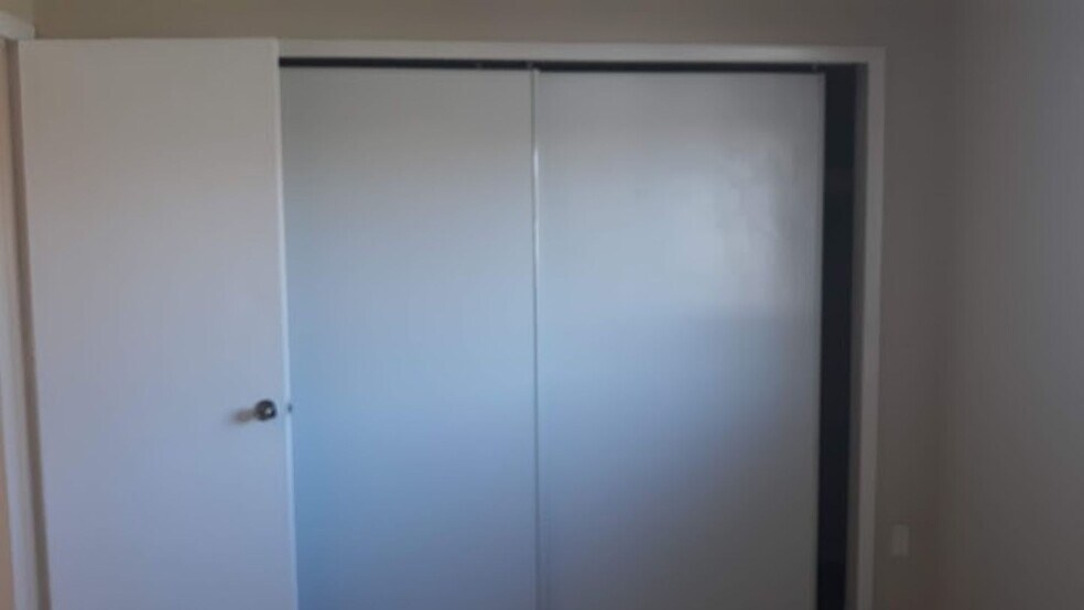 Building Photo - 233 SE Van Loon Terrace