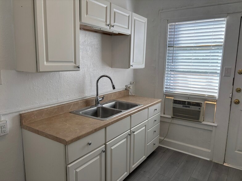 Building Photo - 5638 Richard Ave