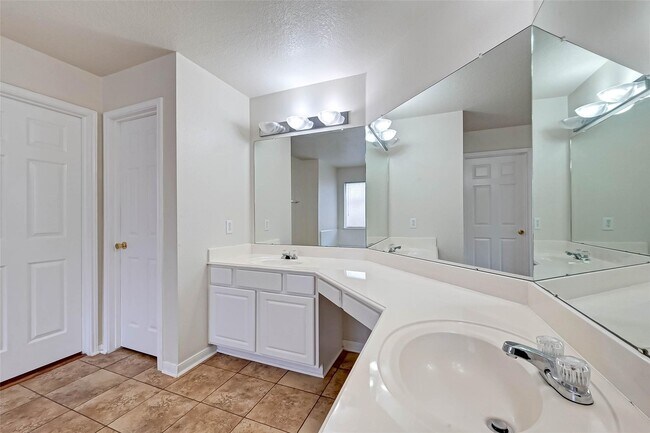 Building Photo - 3630 Winstrome Ct