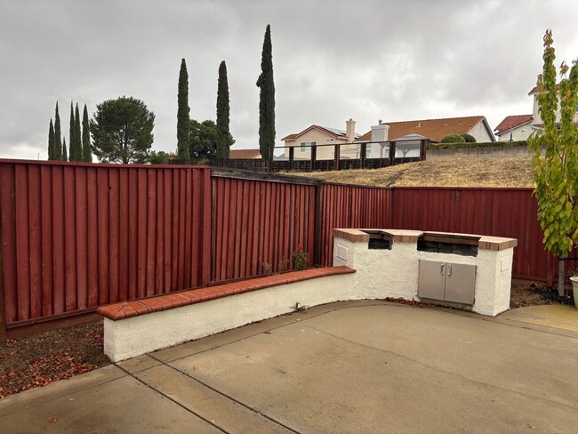 Building Photo - Pittsburg 4 bd, 2.5 ba charming home in excellent location!