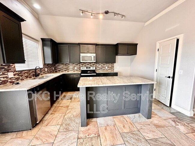 Building Photo - 2412 SE 92nd Terrace