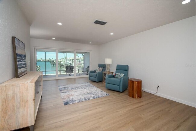 Building Photo - 128 Boca Ciega Point Blvd N