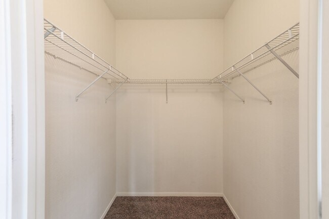 Building Photo - 3 Bedroom First Floor Condo Convenient To Nellis AFB