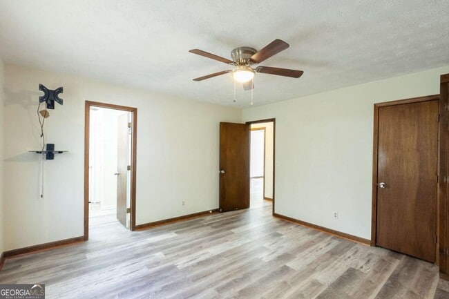 Building Photo - 3850 Apache Ln