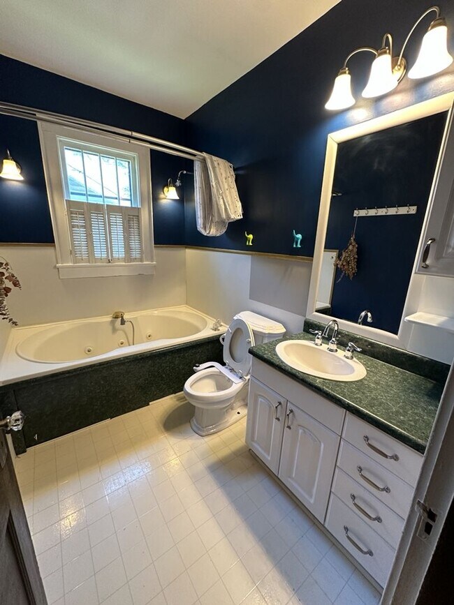 Building Photo - Charming 3BR Brainerd Home with Screened Porch