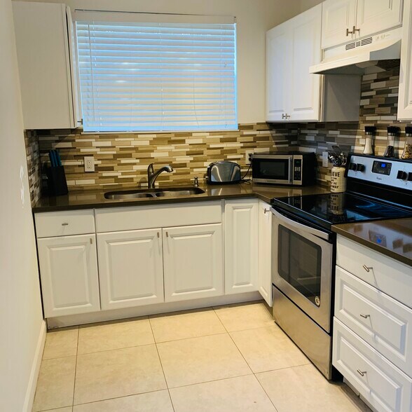 Building Photo - 239 NW 32nd St