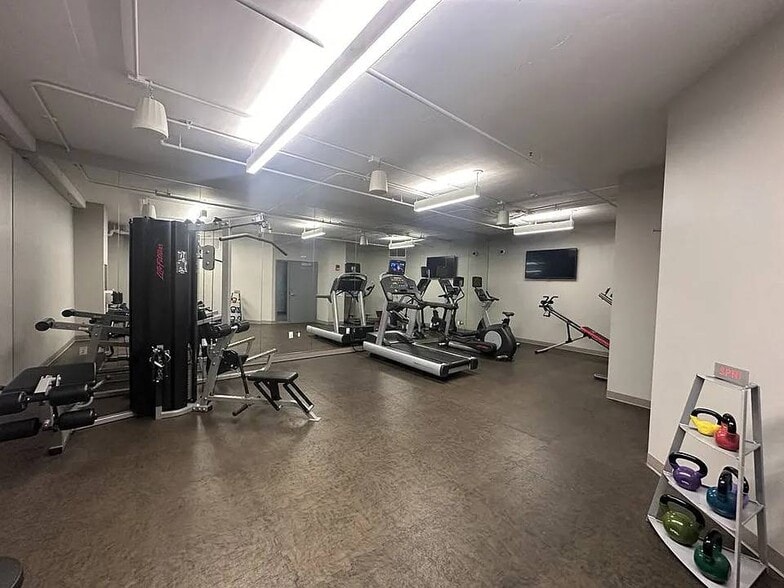 Building Photo - 475 E Ohio St