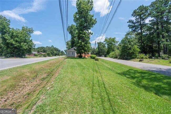 Building Photo - 823 Cooper Dr NE
