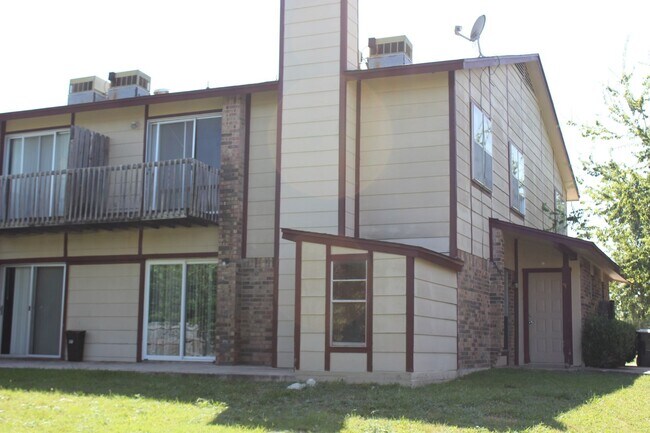 Building Photo - 1704 Bundrant Dr
