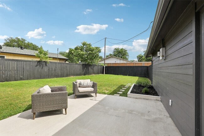 Building Photo - 12540 High Meadow Dr