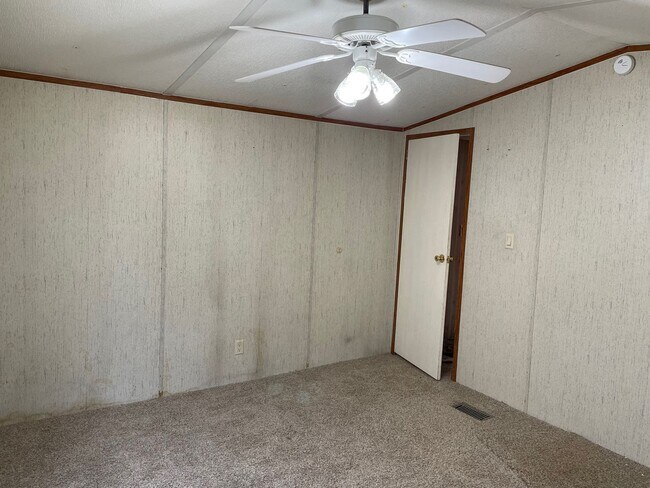 Building Photo - 2 bed, 2 bath mobile home located in the Denton area!