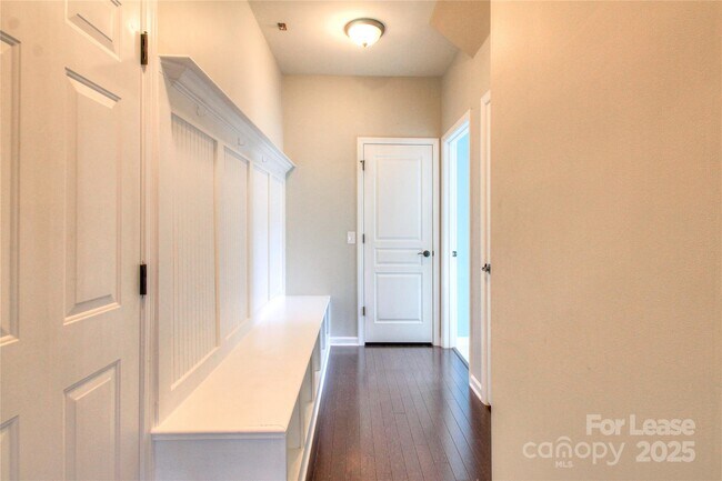 Building Photo - 1444 Ridgehaven Rd