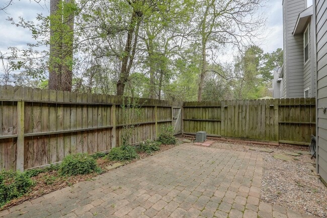 Building Photo - 131 N Villa Oaks Dr
