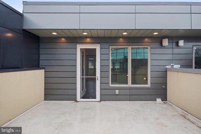 Building Photo - 1332 Kater St