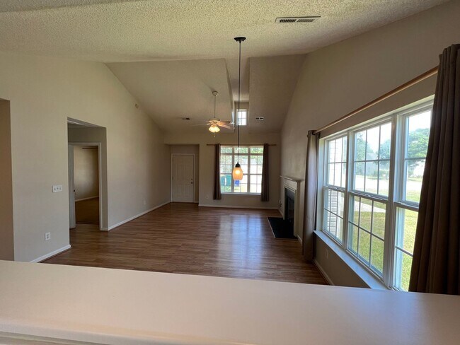Building Photo - Charming 3 Bedroom, 2 Bath Home in Ogden!