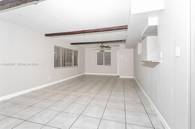 Building Photo - 11823 Dahlia Dr