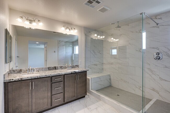 Building Photo - Absolutely Amazing Home in the Southwest! Check it out today!