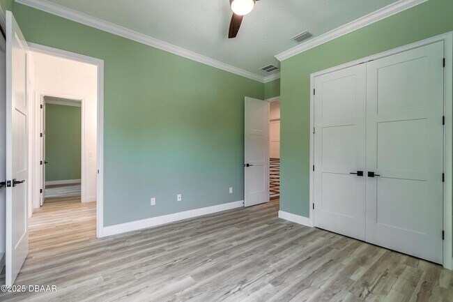 Building Photo - 6 Willow Trace Dr