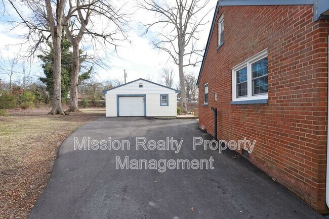 Building Photo - 8707 Mapleton Rd