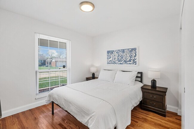 Building Photo - 5382 Kings Park Dr