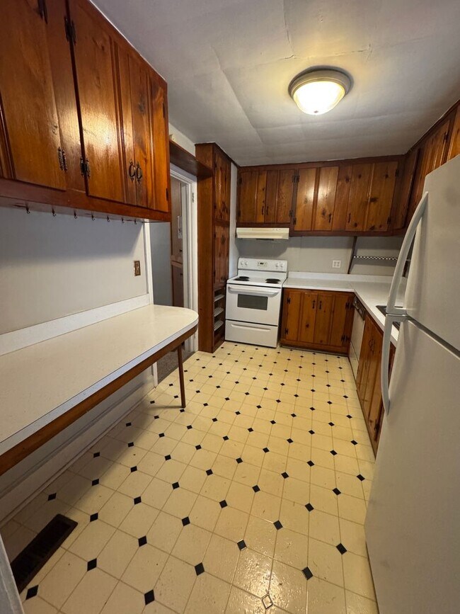 Building Photo - 1004 Maplewood Ave