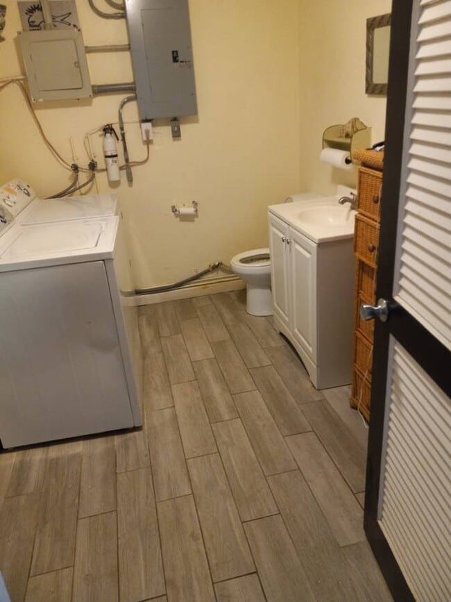 Building Photo - 117 Van Rd