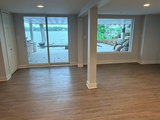 Building Photo - Lake Home For Rent