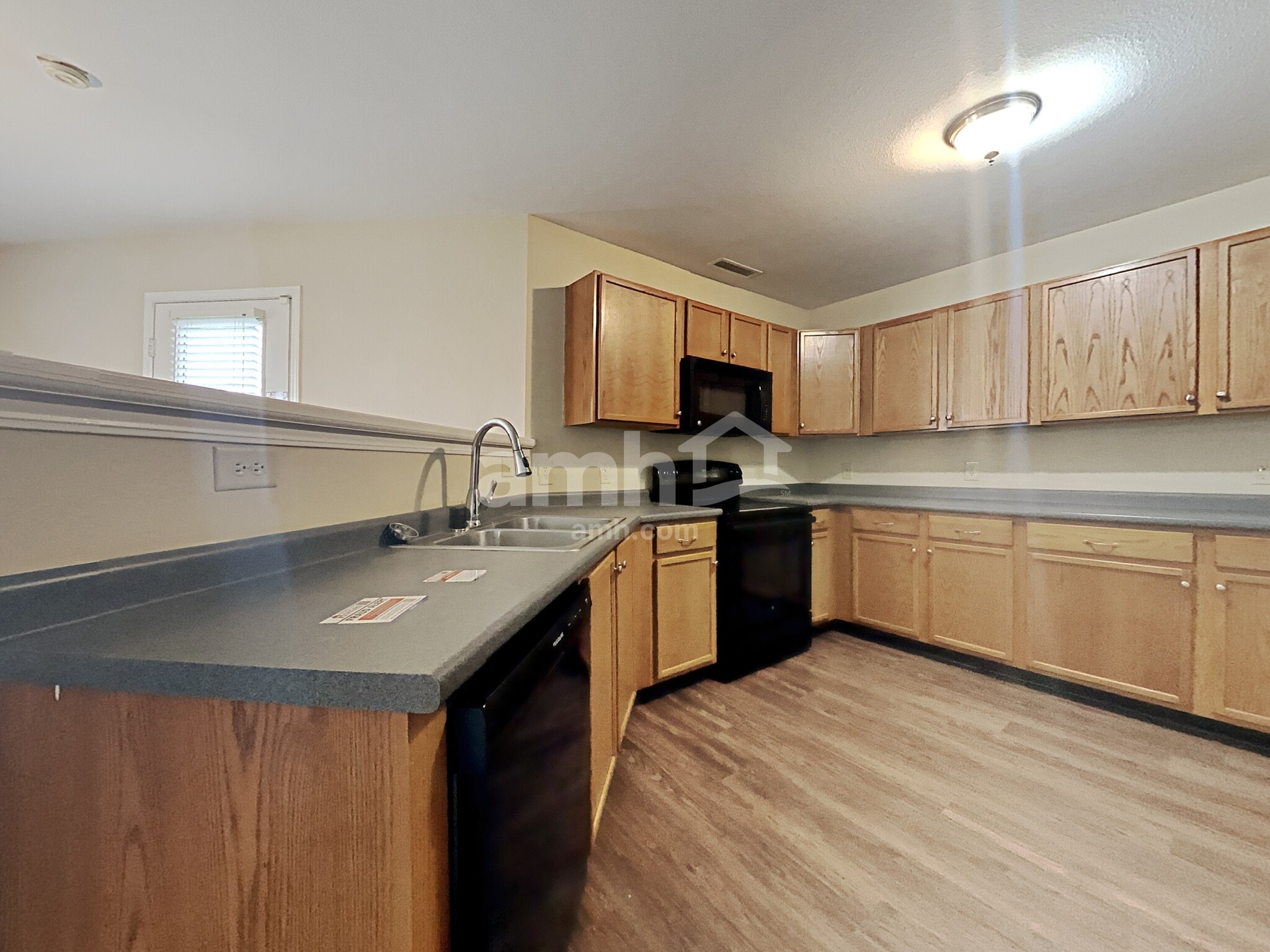 Building Photo - 3118 Hurst St